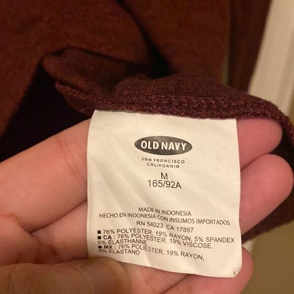 Old Navy Women’s Maroon Sweater Scoop neck Size Medium NWOT - Picture 3 of 6